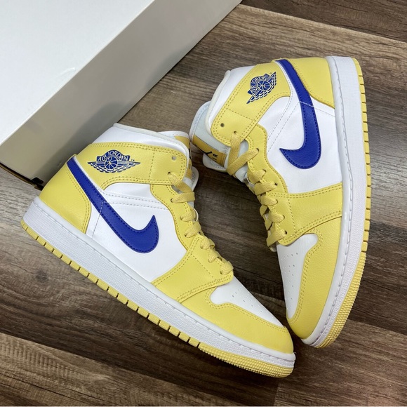 Nike Air Jordan 1 Mid - Picture 3 of 7